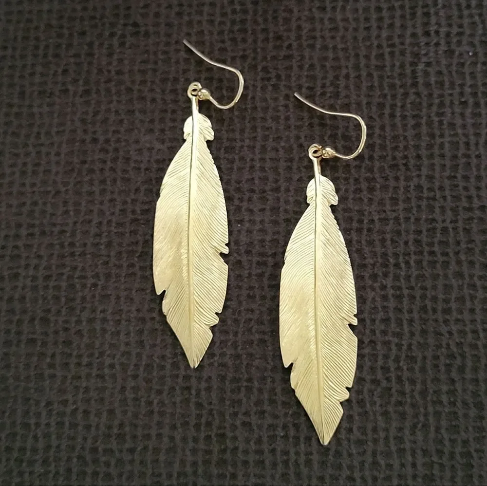 Mia Fiore Textured Gold💛 Feather🪶 Earrings